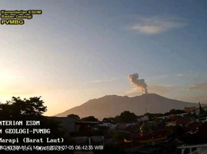 Gunung Marapi Erupsi Pagi Ini, Lontarkan Abu Vulkanik Setinggi 800 Meter