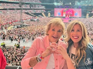 Gokil! Nenek 90 Tahun Rayakan Ultah dengan Nonton Konser Taylor Swift