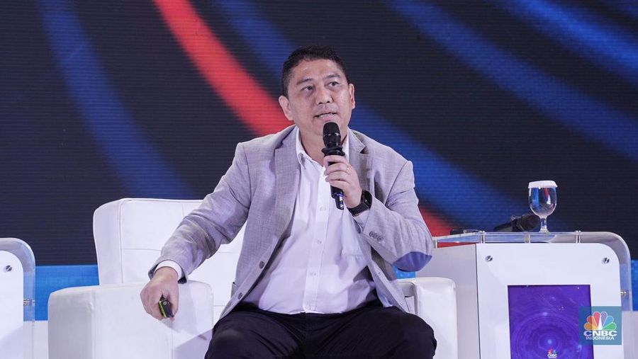 Ketua Umum APJATEL, Jerry Mangasas dalam Tech & Telco Forum 2024 di Menara Bank Mega, Jakarta, Jumat (5/7/2024). (CNBC Indonesia/Muhammad Sabki)
