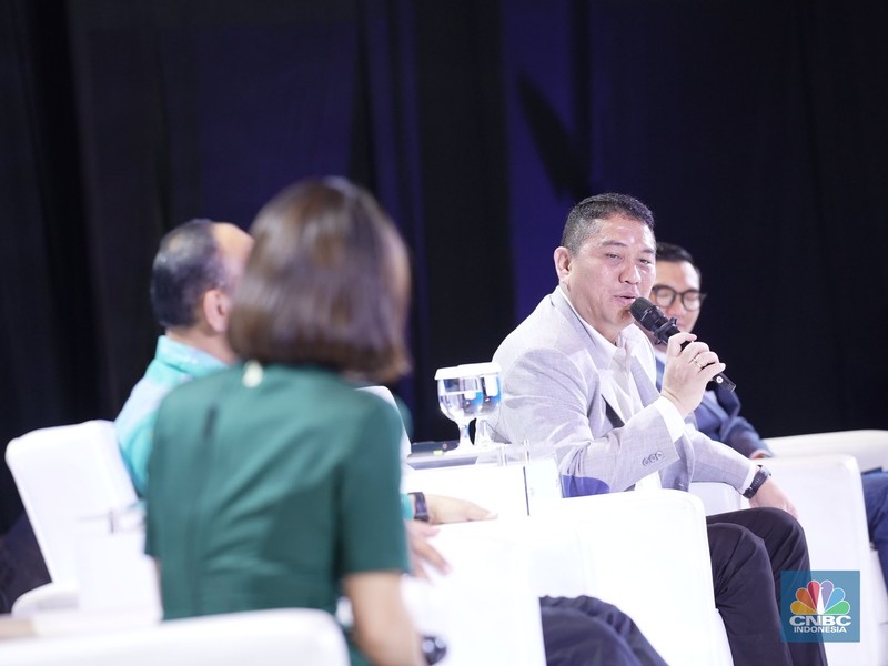 Dirjen Penyelengaraan Pos dan Informatika Kominfo, Wayan Toni Supriyanto saat mewakili Menteri Komunikasi & Informatika RI, Budi Arie Setiadi sebagai pembicara utama dalam Tech & Telco Forum 2024 di Menara Bank Mega, Jakarta, Jumat (5/7/2024). (CNBC Indonesia/Muhammad Sabki)