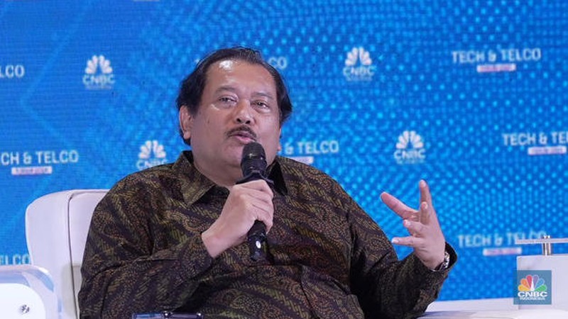 Dirjen Penyelengaraan Pos dan Informatika Kominfo, Wayan Toni Supriyanto saat mewakili Menteri Komunikasi & Informatika RI, Budi Arie Setiadi sebagai pembicara utama dalam Tech & Telco Forum 2024 di Menara Bank Mega, Jakarta, Jumat (5/7/2024). (CNBC Indonesia/Muhammad Sabki)