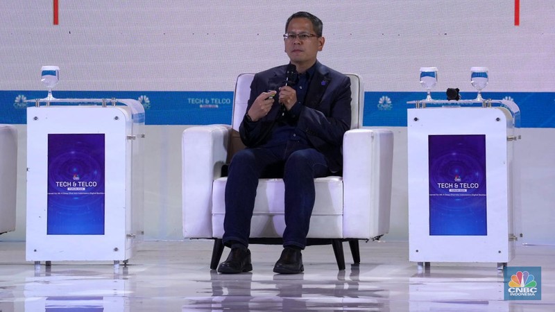 Dirjen Penyelengaraan Pos dan Informatika Kominfo, Wayan Toni Supriyanto saat mewakili Menteri Komunikasi & Informatika RI, Budi Arie Setiadi sebagai pembicara utama dalam Tech & Telco Forum 2024 di Menara Bank Mega, Jakarta, Jumat (5/7/2024). (CNBC Indonesia/Muhammad Sabki)