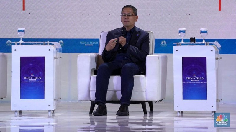 Dirjen Penyelengaraan Pos dan Informatika Kominfo, Wayan Toni Supriyanto saat mewakili Menteri Komunikasi & Informatika RI, Budi Arie Setiadi sebagai pembicara utama dalam Tech & Telco Forum 2024 di Menara Bank Mega, Jakarta, Jumat (5/7/2024). (CNBC Indonesia/Muhammad Sabki)