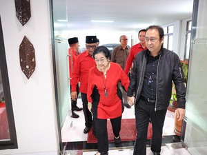Megawati Hadiri Acara di Sekolah Partai PDIP, Digandeng Prananda-Dikawal Ahok