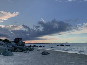 Pantai Matras Sungailiat: Lokasi, Jam Buka, Tiket Masuk dan Daya Tarik