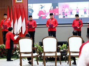 PDIP Lantik 4 Kepala Badan Partai, Ada Eks Gubernur Lemhannas Andi Widjajanto