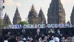 Kolaborasi Lintas Generasi Jikustik-Fanny Soegi Hangatkan Prambanan Jazz 2024