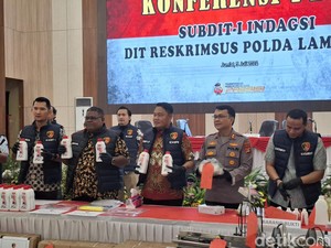 Polda Lampung Bongkar Peredaran Oli Palsu, 2 Kurir Ditangkap