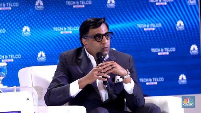 Indosat Pertahankan CEO Vikram Sinha, Target EBITDA Dobel