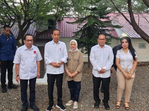 Senyum Jokowi Sambut Projo Dukung Danny di Pilgub Sulsel