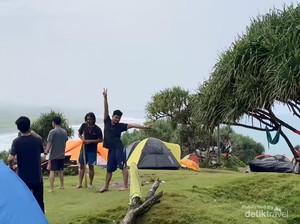Pesona Pantai Puncak Guha di Garut, Cocok Buat Kemping Akhir Pekan