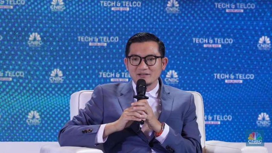Vice President Strategi Teknologi dan Inovasi Produk Konsumen Telkomsel, Ronald Limoa dalam Tech & Telco Forum 2024 di Menara Bank Mega, Jakarta, Jumat (5/7/2024). (CNBC Indonesia/Muhammad Sabki)