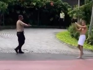 Viral WNA Cuma Kenakan Handuk Berlarian dan Tantang Sekuriti di Jimbaran