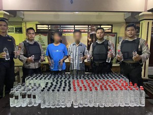 298 Botol Arak Bali di Mojokerto Disita Jelang Malam Satu Suro