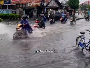 Hujan Deras Guyur Tangerang, Sejumlah Kawasan Terendam Banjir
