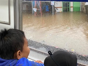 Banjir Bermunculan Usai Hujan Deras Mengguyur Jakarta Sekitarnya