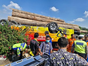 Identitas Korban Tewas-Luka Kecelakaan Maut Elf Vs Truk Trailer di Tol Kebomas