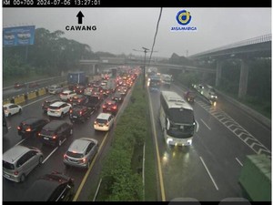 Lalin Tol Dalam Kota Jakarta Padat di Sejumlah Titik Siang Ini