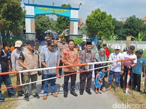 Palang Pintu Perlintasan KA di Plosogeneng Lamongan Resmi Beroperasi