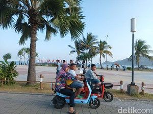 Dinas Pariwisata Larang Penjual Cilok di Pantai Kuta Mandalika