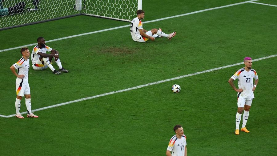 Soccer Football - Euro 2024 - Quarter Final - Spain v Germany - Stuttgart Arena, Stuttgart, Germany - July 5, 2024 Germany's Manuel Neuer looks dejected after the match REUTERS/Heiko Becker     TPX IMAGES OF THE DAY