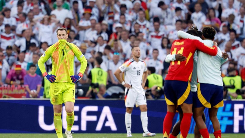 Soccer Football - Euro 2024 - Quarter Final - Spain v Germany - Stuttgart Arena, Stuttgart, Germany - July 5, 2024 Germany's Manuel Neuer looks dejected after the match REUTERS/Heiko Becker     TPX IMAGES OF THE DAY