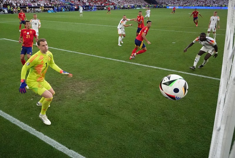 SOCCER-EURO-ESP-GER/REPORT Soccer Football - Euro 2024 - Quarter Final - Spain v Germany - Stuttgart Arena, Stuttgart, Germany - July 5, 2024 Germany's Manuel Neuer looks dejected after the match REUTERS/Heiko Becker TPX IMAGES OF THE DAY