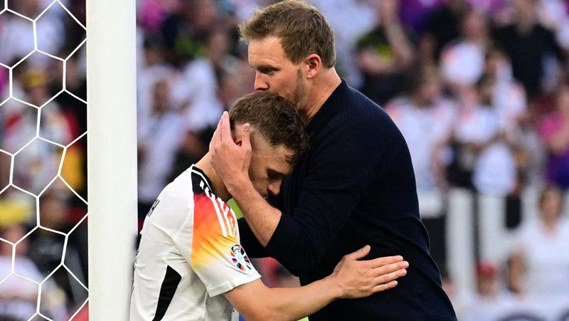 Soccer Football - Euro 2024 - Quarter Final - Spain v Germany - Stuttgart Arena, Stuttgart, Germany - July 5, 2024 Germany's Manuel Neuer looks dejected after the match REUTERS/Heiko Becker     TPX IMAGES OF THE DAY
