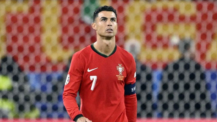 Soccer Football - Euro 2024 - Quarter Final - Portugal v France - Hamburg Volksparkstadion, Hamburg, Germany - July 5, 2024 Portugal's Cristiano Ronaldo after taking a penalty during the penalty shootout REUTERS/Fabian Bimmer