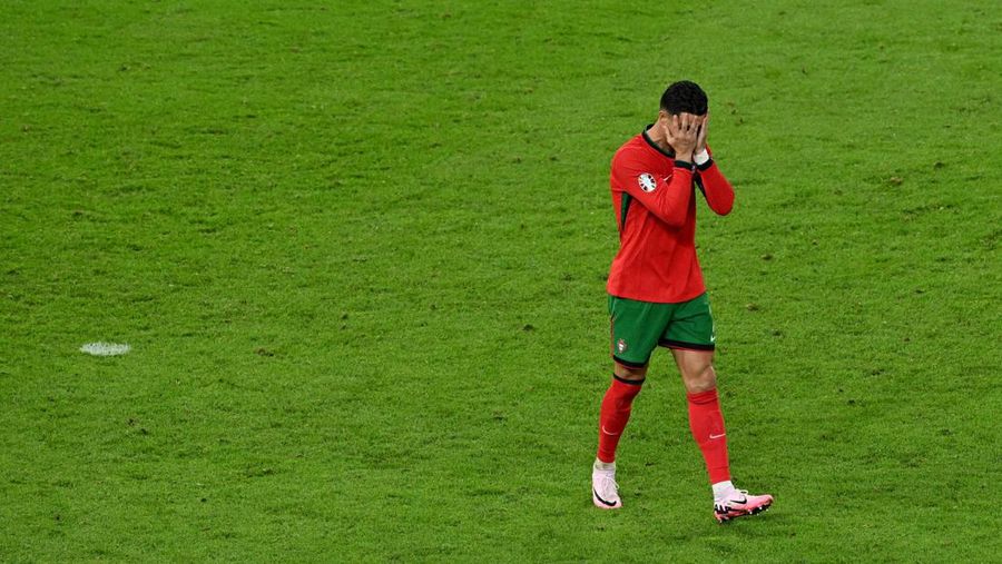 Soccer Football - Euro 2024 - Quarter Final - Portugal v France - Hamburg Volksparkstadion, Hamburg, Germany - July 5, 2024 Portugal's Cristiano Ronaldo looks dejected after missing a chance to score REUTERS/Annegret Hilse     TPX IMAGES OF THE DAY