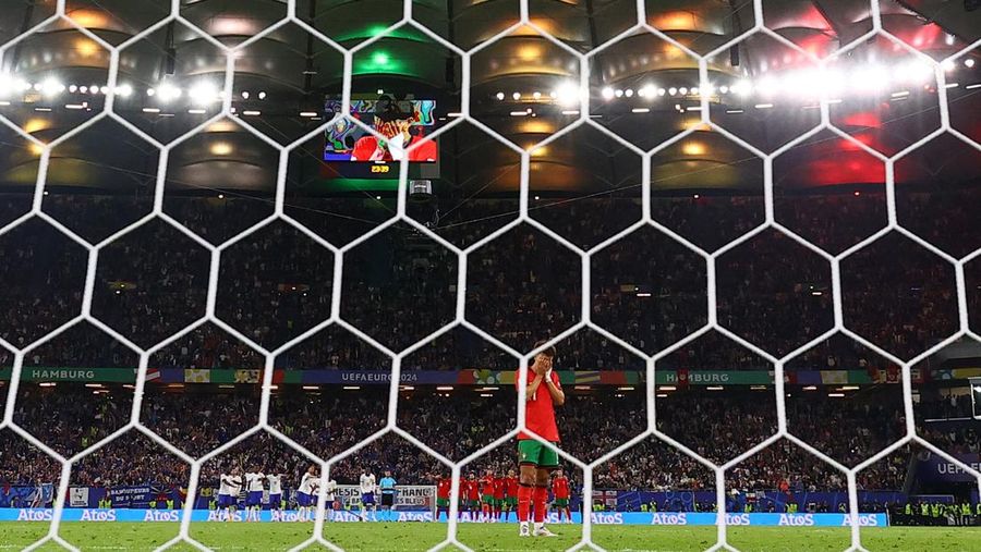 Soccer Football - Euro 2024 - Quarter Final - Portugal v France - Hamburg Volksparkstadion, Hamburg, Germany - July 5, 2024 Portugal's Cristiano Ronaldo looks dejected after missing a chance to score REUTERS/Annegret Hilse     TPX IMAGES OF THE DAY