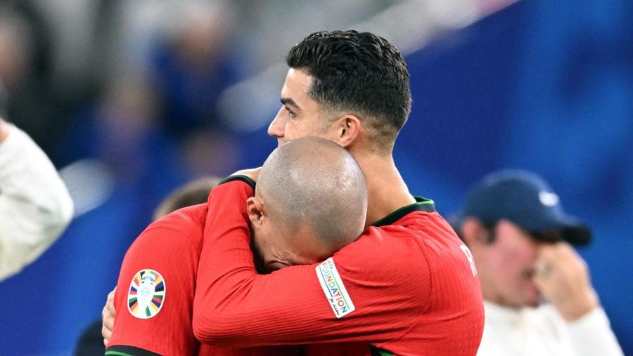 Soccer Football - Euro 2024 - Quarter Final - Portugal v France - Hamburg Volksparkstadion, Hamburg, Germany - July 5, 2024 Portugal's Cristiano Ronaldo looks dejected after missing a chance to score REUTERS/Annegret Hilse     TPX IMAGES OF THE DAY