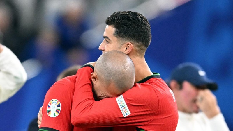 Soccer Football - Euro 2024 - Quarter Final - Portugal v France - Hamburg Volksparkstadion, Hamburg, Germany - July 5, 2024 Portugal's Cristiano Ronaldo looks dejected after missing a chance to score REUTERS/Annegret Hilse     TPX IMAGES OF THE DAY