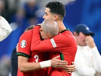 Ronaldo Peluk Pepe Menangis Saat Portugal Kalah di Euro 2024