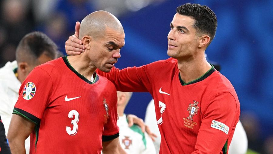 Soccer Football - Euro 2024 - Quarter Final - Portugal v France - Hamburg Volksparkstadion, Hamburg, Germany - July 5, 2024 Portugal's Cristiano Ronaldo looks dejected after missing a chance to score REUTERS/Annegret Hilse     TPX IMAGES OF THE DAY
