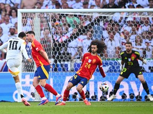 Wasit Inggris Ini Dituding Pegang Andil Singkirkan Jerman