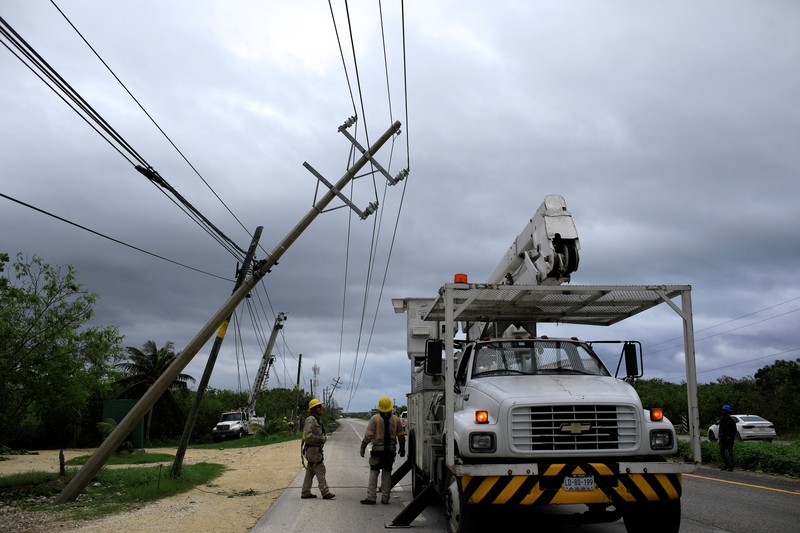 Palm trees sway as Tropical Storm Beryl advances, in Progreso, Mexico, July 5, 2024. REUTERS/Lorenzo Hernandez