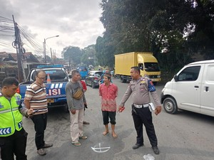 Pikap Tabrak Minibus hingga Ringsek di Klapanunggal Bogor