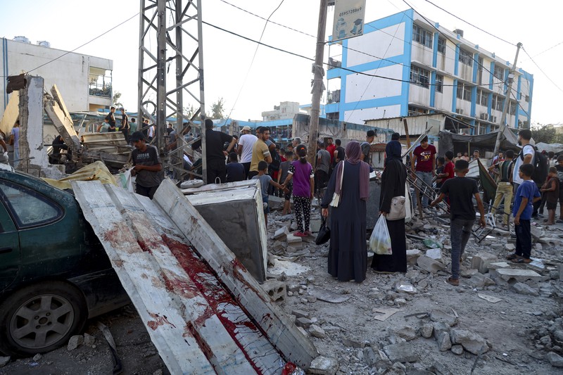Darah terlihat pasca serangan udara Israel terhadap sekolah milik PBB yang menewaskan puluhan warga Palestina di kamp pengungsi Nusseirat di Jalur Gaza, Sabtu, 6 Juli 2024. Darah terlihat pasca serangan udara Israel terhadap sekolah milik PBB yang menewaskan puluhan warga Palestina di kamp pengungsi Nusseirat di Jalur Gaza, Sabtu, 6 Juli 2024. (AP Photo/Saher Alghorra)
