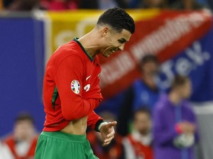 Ferdinand Bela Ronaldo: Portugal Bisa Apa Sebelum Ada Dia?