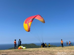 Sky Lancing Lombok Kembali Jadi Lokasi Kejuaraan Paralayang Dunia PGAWC 2024