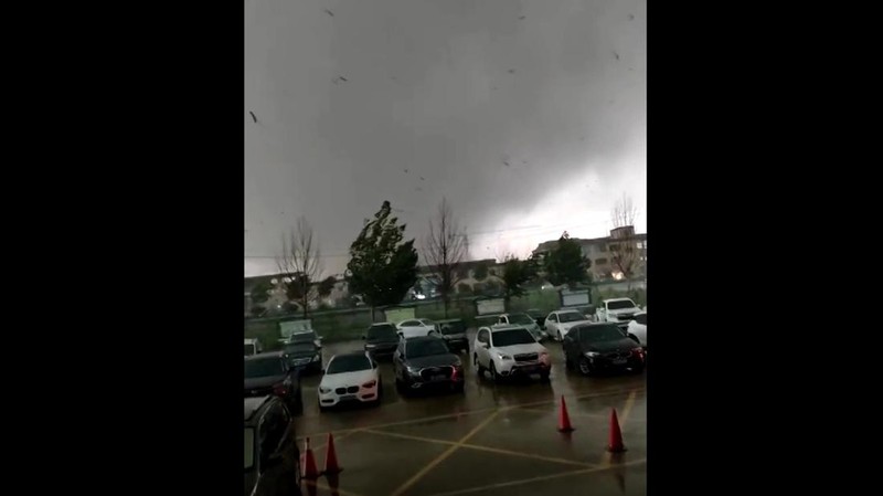 Tornado menghantam sebuah kota di China Timur. Akibat kejadian ini, 5 orang dilaporkan tewas. (Tangkapan Layar Video REUTERS/)