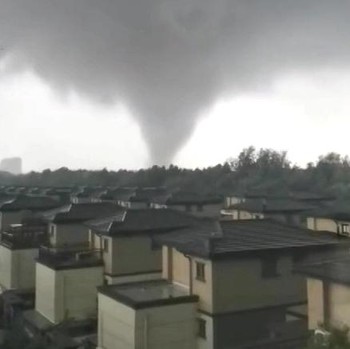 Detik-Detik Mengerikan Tornado Hantam Kota di China, Telan Korban Jiwa