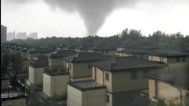 Dua Tornado Sekaligus Porak-porandakan China, Korban Jiwa Berjatuhan