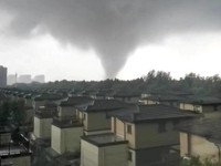 Detik-Detik Mengerikan Tornado Hantam Kota di China, Telan Korban Jiwa