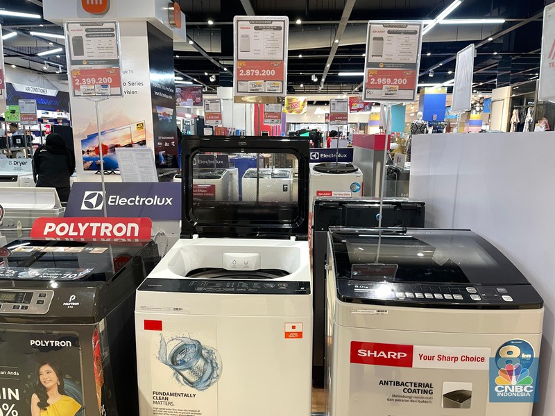 Transmart kembali menghadirkan promo besar-besaran “Transmart Fullday Sale” hingga 50 persen dengan tambahan diskon 20 persen di seluruh gerai di Indonesia sejak toko buka hingga pukul 22.00, Minggu (7/7/2024). Transmart kembali menghadirkan promo besar-besaran “Transmart Fullday Sale” hingga 50 persen dengan tambahan diskon 20 persen di seluruh gerai di Indonesia sejak toko buka hingga pukul 22.00, Minggu (7/7/2024). (CNBC Indonesia/Rindi Salsabila)