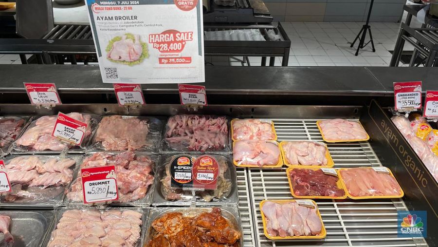 Transmart kembali menghadirkan promo besar-besaran “Transmart Fullday Sale” hingga 50 persen dengan tambahan diskon 20 persen di seluruh gerai di Indonesia sejak toko buka hingga pukul 22.00, Minggu (7/7/2024). (CNBC Indonesia/Rindi Salsabila)