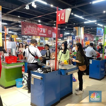 Potret Warga Ramai-Ramai Borong Buah hingga Elektronik di Transmart