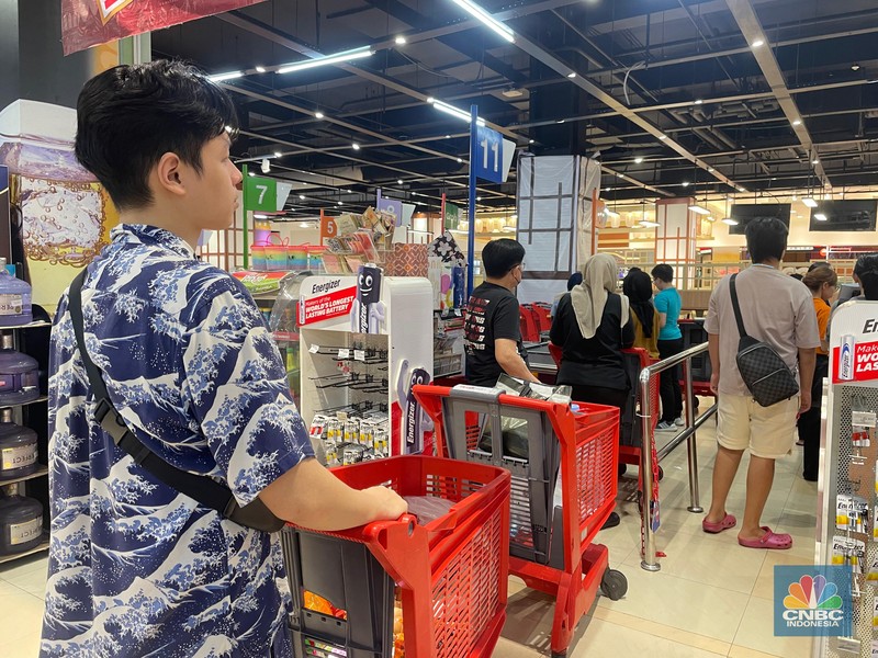 Transmart kembali menghadirkan promo besar-besaran “Transmart Fullday Sale” hingga 50 persen dengan tambahan diskon 20 persen di seluruh gerai di Indonesia sejak toko buka hingga pukul 22.00, Minggu (7/7/2024). Transmart kembali menghadirkan promo besar-besaran “Transmart Fullday Sale” hingga 50 persen dengan tambahan diskon 20 persen di seluruh gerai di Indonesia sejak toko buka hingga pukul 22.00, Minggu (7/7/2024). (CNBC Indonesia/Rindi Salsabila)