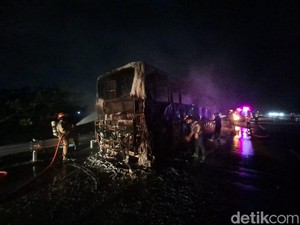 Bus Gunung Harta Madura-Jakarta Terbakar di Tol Jomo, Barang Penumpang Ludes